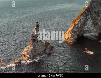 Vista aerea il faro abbandonato Aniva a Sakhalin Island, Russia. Foto Stock