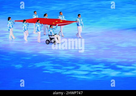 Cina. 4th Mar 2022. Bandiera Nazionale della Cina, 4 MARZO 2022 : Pechino 2022 Paralimpico Winter Games cerimonia di apertura al National Stadium di Pechino, Cina. Credit: Naoki Morita/AFLO SPORT/Alamy Live News Foto Stock