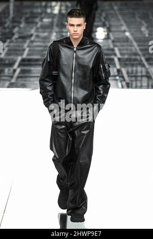 Parigi, Francia. 06th Mar 2022. GIVENCHY Autunno/Inverno 2022-23 Runway durante la Paris Fashion Week - Parigi, Francia. 06/03/2022 Credit: dpa/Alamy Live News Foto Stock