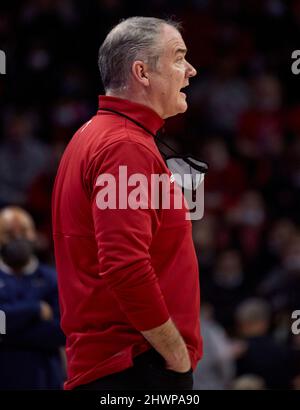 Piscataway, New Jersey, Stati Uniti. 7th Mar 2022. Rutgers Scarlet Knights è allenatore capo Steve Pikiell durante il Big Ten basket tra i Penn state Nittany Lions e i Rutgers Scarlet Knights alla Jersey Mikes Arena di Piscataway, New Jersey domenica 6 marzo 2022. Rutgers vince da 59-58 su PennState. Duncan Williams/CSM/Alamy Live News Foto Stock