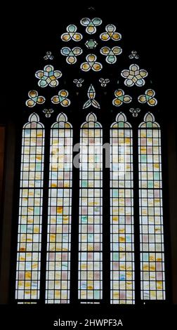 UK 19th Century St. Andrew URC Sheffield Chiesa Stained Glass Window di Donald Robertson 1962. Foto Stock