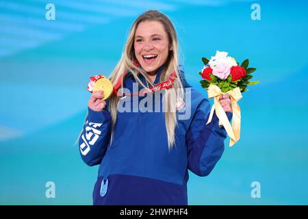 Zhangjiakou, Hebei, Cina. 6th Mar 2022. Oksana Masters (USA) Biathlon : cerimonia femminile della Medaglia di seduta 6km durante i Giochi Paralimpici invernali di Pechino 2022 alla Medaglia Zhangjiakou Plaza di Zhangjiakou, Hebei, Cina . Credit: Yohei Osada/AFLO SPORT/Alamy Live News Foto Stock