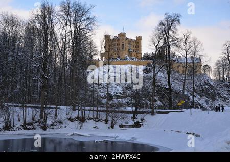 GERMANIA, Baviera, Schwangau, Hohenschwangau, Neuschwanstein e dintorni sotto la neve Foto Stock
