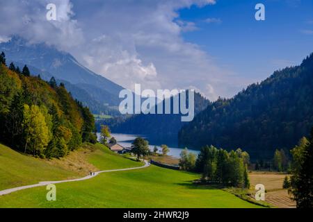 Austria, Tirolo, Valle dei Monti Kaiser con Hintersteiner vedere il lago sullo sfondo Foto Stock