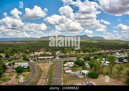 Aereo del treno a carbone che passa attraverso Bluff Central Queensland Australia Foto Stock