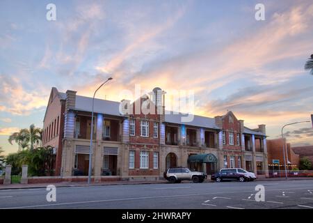 Quality Hotel Regent Rockhampton un edificio storico convertito in hotel di lusso. 1914 Patrimonio storico elencato TAFE College Rockhampton Queensland Au Foto Stock