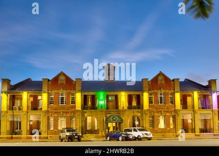 Quality Hotel Regent Rockhampton un edificio storico convertito in hotel di lusso. 1914 Patrimonio storico elencato TAFE College Rockhampton Queensland Au Foto Stock