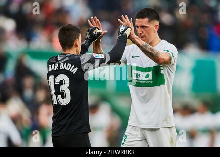 06th marzo 2022; Estadio Martinez Valero, Elche, Spagna; la Liga Football, Elche CF contro FC Barcelona; Edgar Badia ed Enzo Roco di Elche CF Foto Stock