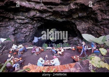 ristorante cafe nel tunnel vulcanico di lava di jameos del agua lanzarote, isole canarie, spagna Foto Stock