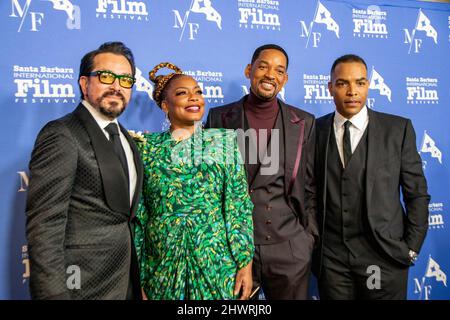 Arrivi di tappeti rossi; direttore esecutivo SBIFF, Roger Durling, Aunjanue Ellis, Will Smith, Reinaldo Marcus Verde. Il Festival Internazionale del Cinema di Santa Barbara del 37th premia Will Smith e Aunjanue Ellis con l'eccezionale Performers of the Year Award all'Arlington Theatre di Santa Barbara, California, 6 marzo 2022. (Foto di Rod Rolle/Sipa USA) Foto Stock