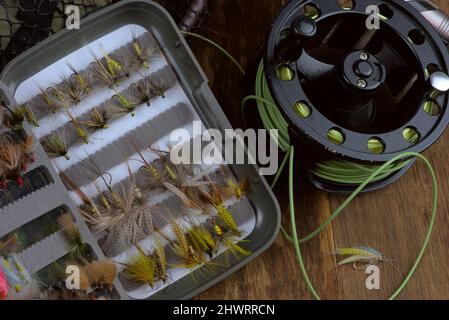 primo piano pesca a mosca asciutta e accessori Foto Stock