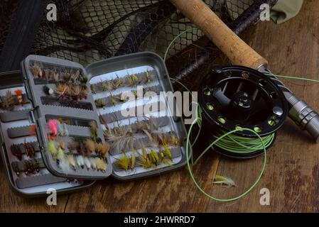 primo piano pesca a mosca asciutta e accessori Foto Stock