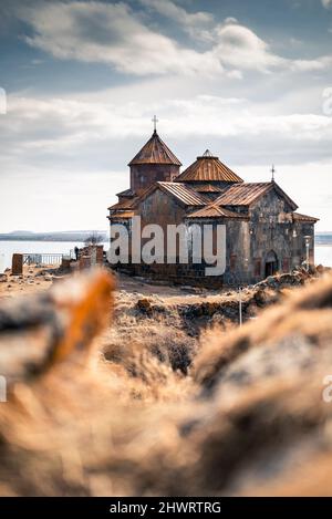 Hayravanq Monastery, monastero armeno del 9th-12th-secolo situato lungo le rive sud-ovest del lago Sevan․ Foto Stock