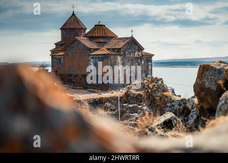 Hayravanq Monastery, monastero armeno del 9th-12th-secolo situato lungo le rive sud-ovest del lago Sevan․ Foto Stock