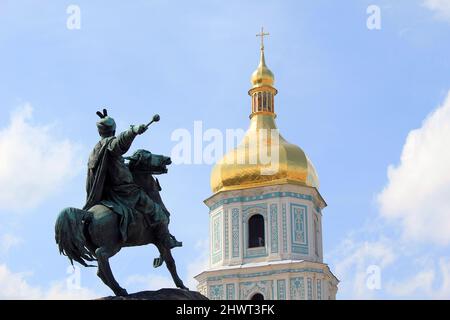 KIEV, UCRAINA - 2 MAGGIO 2011: È un monumento a Hetman Bogdan Khmelnitsky, che è uno dei simboli della città. Foto Stock