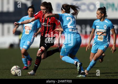 Stadio Vismara, Milano, 06 marzo 2022, Christy Grimshaw (AC Milan) e Sejde Aftonia Abrahamsson (Napoli femminile) durante AC Milan vs Napol Foto Stock