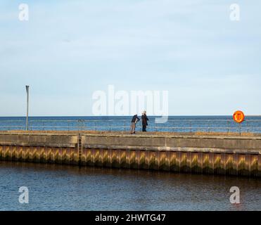 6 marzo 2022. Porto di Nairn, Highlands and Islands, Scozia. Questa è una scena dalla zona del porto di Nairn in una domenica pomeriggio molto soleggiato a marzo Foto Stock