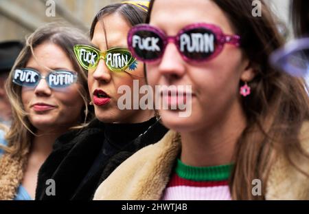 Londra marzo 6th 2022. Protesta contro la guerra in Ucraina organizzata da Stop the war. Foto Stock