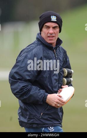 JOE JORDAN PREPARA IL SUO LATO PORTSMOUTRH PER IL MANCHESTER UNITED 24-02-05 PIC MIKE WALKER, 2005 Foto Stock