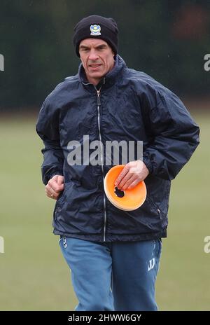 JOE JORDAN PREPARA IL SUO LATO PORTSMOUTRH PER IL MANCHESTER UNITED 24-02-05 PIC MIKE WALKER, 2005 Foto Stock