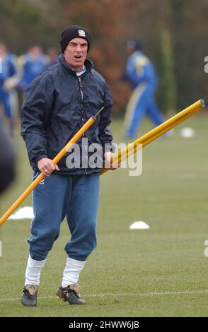 JOE JORDAN PREPARA IL SUO LATO PORTSMOUTRH PER IL MANCHESTER UNITED 24-02-05 PIC MIKE WALKER, 2005 Foto Stock