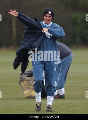 JOE JORDAN PREPARA IL SUO LATO PORTSMOUTRH PER IL MANCHESTER UNITED 24-02-05 PIC MIKE WALKER, .2005 Foto Stock