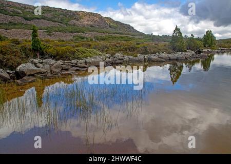 Lago Pine nelle Highlands centrali della Tasmania Foto Stock