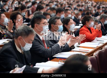 Pechino, Cina. 8th Mar 2022. La seconda riunione plenaria della quinta sessione del Congresso Nazionale del Popolo del 13th (NPC) si svolge presso la Grande Sala del Popolo di Pechino, capitale della Cina, il 8 marzo 2022. Credit: Xing Guangli/Xinhua/Alamy Live News Foto Stock