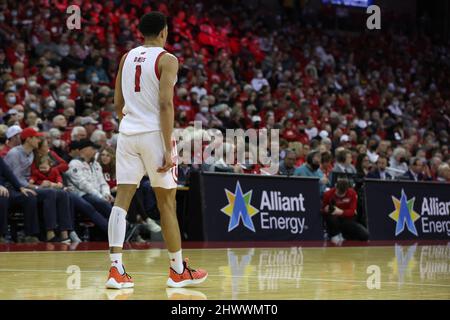 6 marzo 20, 2022: I distintivi del Wisconsin proteggono Johnny Davis (1) durante la partita di pallacanestro NCAA tra i nebraska Cornhuskers e i distintivi del Wisconsin al Kohl Center di Madison, WISCONSIN. Darren Lee/CSM Foto Stock