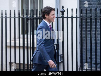 Londra, Inghilterra, Regno Unito. 7th Mar 2022. Il primo Ministro del Canada JUSTIN TRUDEAU è visto arrivare al 10 Downing Street. (Credit Image: © Tayfun Salci/ZUMA Press Wire) Foto Stock