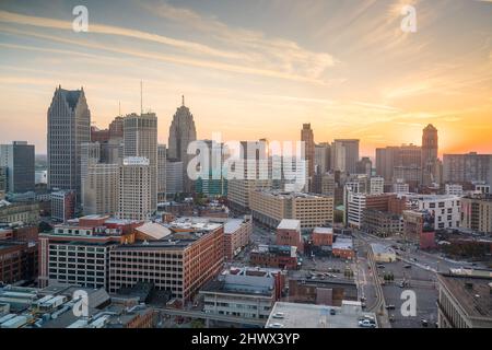 Vista aerea del centro di Detroit al crepuscolo nel Michigan USA Foto Stock