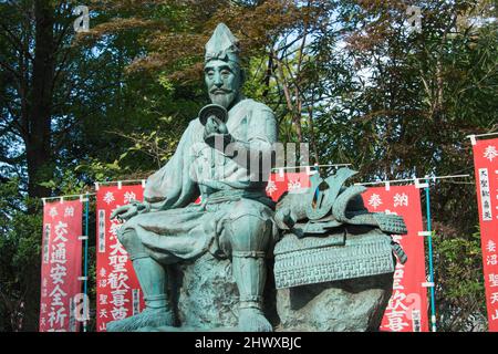 Una statua di bronzo di Saito Sanemori nel tempio Menuma Shodenzan Kangiin, Kumagaya, Saitama, Giappone Foto Stock