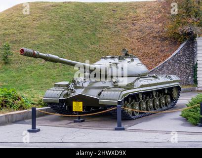 Russo T-10 serbatoio al Museo Nazionale di Storia dell'Ucraina nella seconda Guerra Mondiale (ex Museo della Grande Guerra Patriottica), Kiev, Ucraina Foto Stock