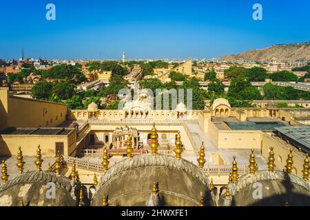 vista sul palazzo del vento, aka hawa mahal, a jaipur, rajasthan, india Foto Stock