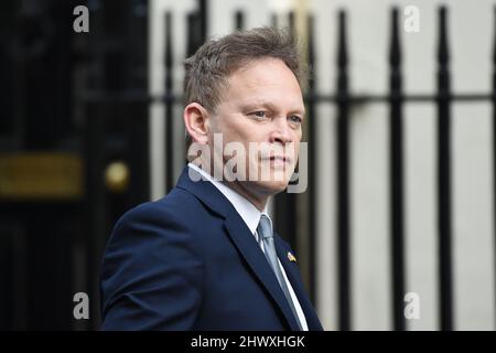 Londra, Regno Unito. 8th Mar 2022. Grant Shapps Secretary of state for Transport arriva a Downing Street per una riunione del gabinetto credito: MARTIN DALTON/Alamy Live News Foto Stock