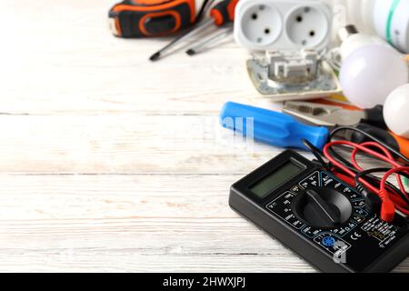 Concetto di strumenti per elettricisti, spazio per il testo Foto Stock