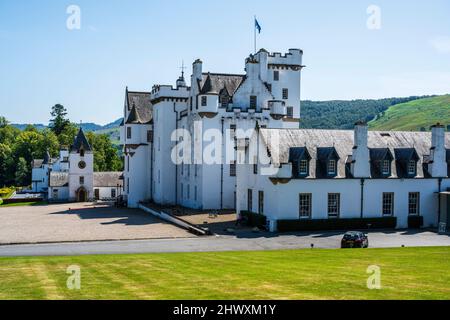 Blair Castle vicino al villaggio di Blair Atholl in Perthshire, Scozia, Regno Unito Foto Stock