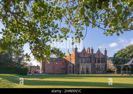 Walton Hall a Warrington, ex casa e giardini di Lord e Lady Daresbury. Foto Stock