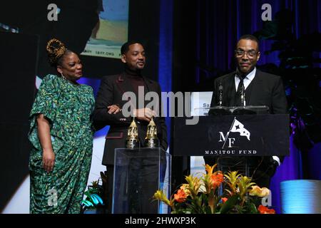 Will Smith, Aunjanue Ellis e Reinaldo Marcus Green hanno visto sul palco l'eccezionale tributo Performers of the Year Award durante l'annuale Festival Internazionale del Film di Santa Barbara 37th al Teatro Arlington il 6 marzo 2022 a Santa Barbara, California. Foto: Crash/imageSPACE/MediaPunch Foto Stock