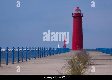 Faro di Muskegon Pier lungo il lago Michigan Foto Stock