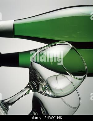 Bottiglia di vino e vetro Foto Stock