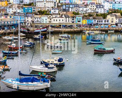 Il porto e la città di Brixham nel Devon meridionale. Foto Stock