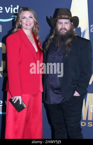 LAS VEGAS - MAR 7: Morgane Stapleton, Chris Stapleton all'Academy of Country Music Awards 2022 Arrivi all'Allegient Stadium il 7 marzo 2022 a Las Vegas, Nevada Foto Stock