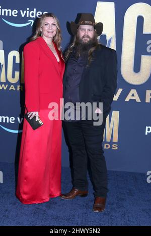 LAS VEGAS - MAR 7: Morgane Stapleton, Chris Stapleton all'Academy of Country Music Awards 2022 Arrivi all'Allegient Stadium il 7 marzo 2022 a Las Vegas, Nevada Foto Stock