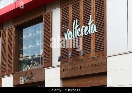 VALENCIA, SPAGNA - 04 MARZO 2022: Voltereta Casa è un ristorante di cucina mista Foto Stock