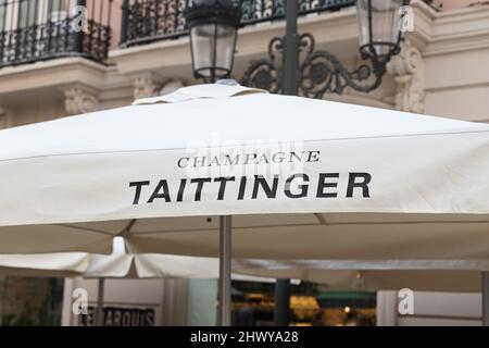 VALENCIA, SPAGNA - 02 MARZO 2022: Taittinger è una famiglia di vini francesi che sono famosi produttori di Champagne Foto Stock