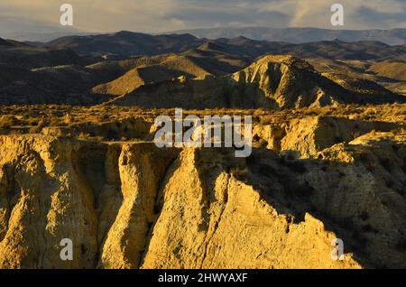 Badlands di Tabernas deserto, uno dei veri semi-deserti d'Europa situato in Almeria Spagna meridionale. Foto Stock