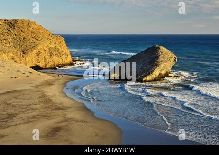 Spiaggia di Playa de Monsul, Parco Naturale Cabo de Gata Nijar in Almeria, Spagna meridionale. Foto Stock