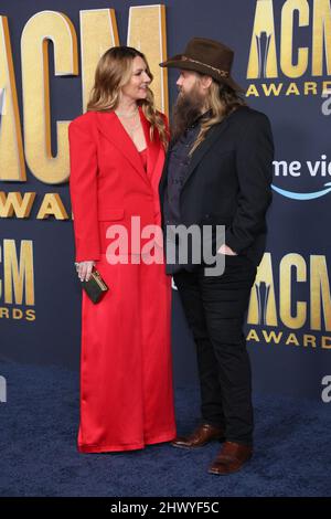 Las Vegas, Nevada, USA. 7th Mar 2022. Morgane Stapleton, Chris Stapleton agli arrivi per i premi ACM (Academy of Country Music) 57th - Arrivi 3, Allegiant Stadium, Las Vegas, NV 7 marzo 2022. Credit: JA/Everett Collection/Alamy Live News Foto Stock