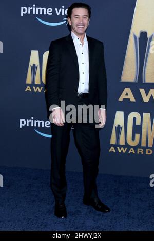 Las Vegas, Nevada, USA. 7th Mar 2022. Tom Pelphrey agli arrivi per i premi ACM (Academy of Country Music) 57th - Arrivi 1, Allegiant Stadium, Las Vegas, NV 7 marzo 2022. Credit: Priscilla Grant/Everett Collection/Alamy Live News Foto Stock